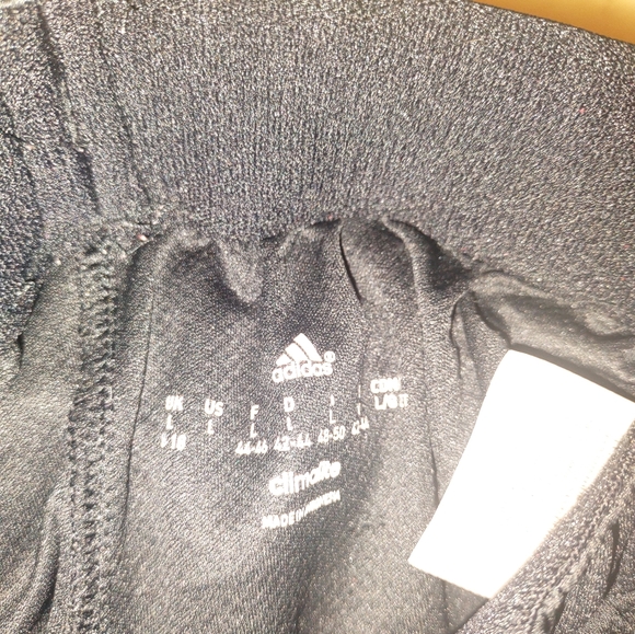 Woman's athletic black Adidas running shorts size Large - Picture 4 of 4